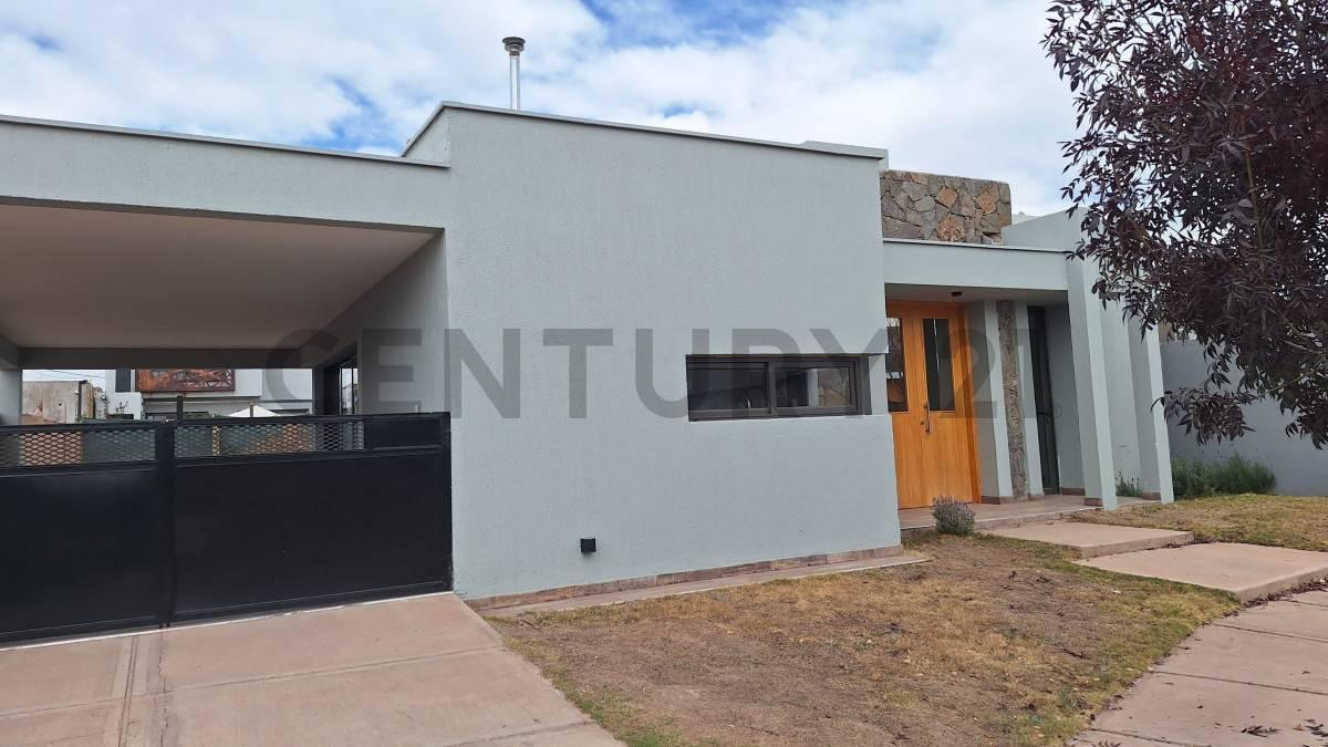 Foto de VENTA CASA CON PILETA Bº GARDENS, imagen 2