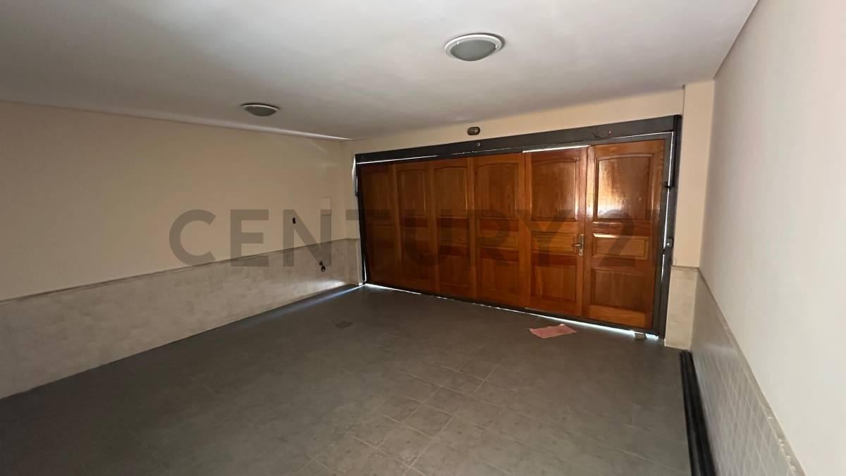 Foto de CASA DE CATAEGORÍA EN VENTA - CALLE HUARPES, imagen 4