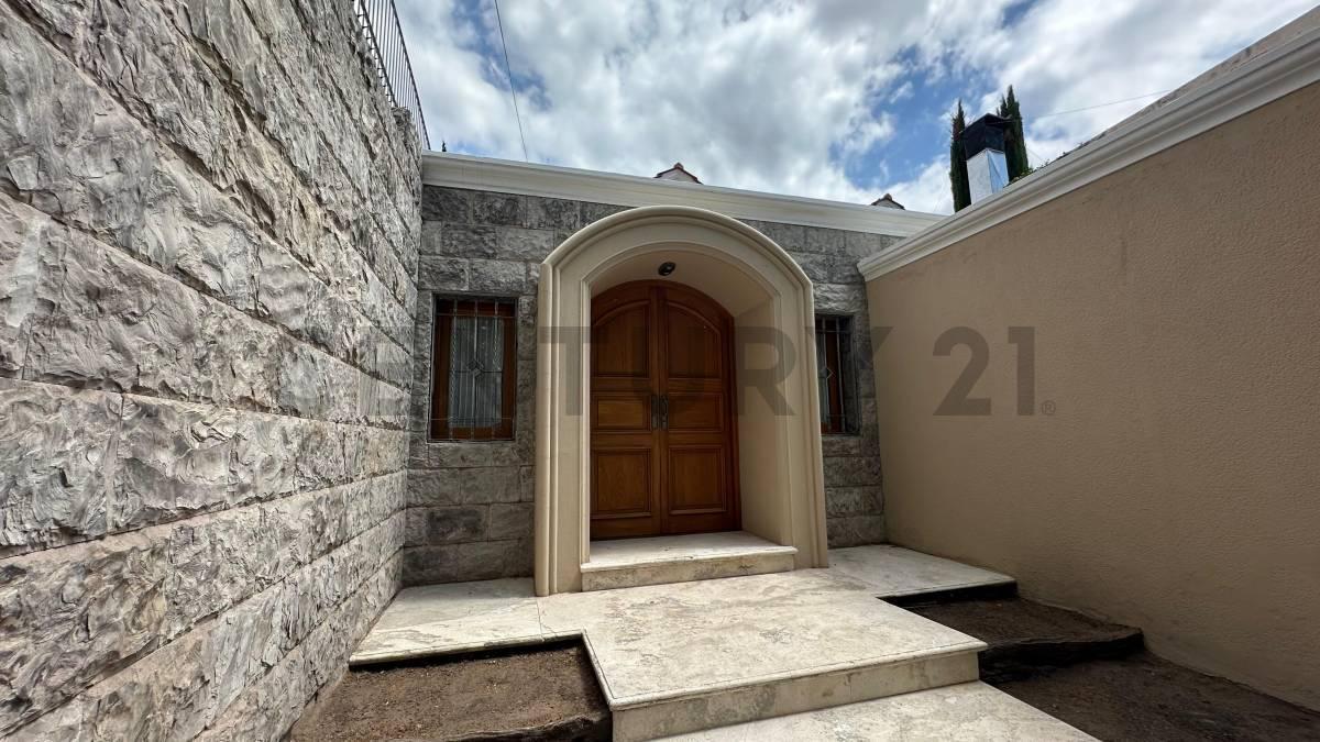 Foto de CASA DE CATAEGORÍA EN VENTA - CALLE HUARPES, imagen 3
