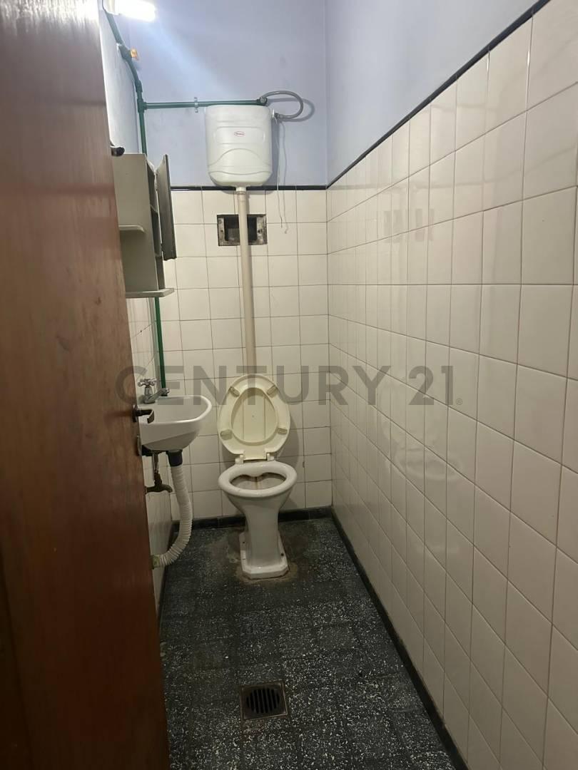 Foto de CENTURY 21 LOPEZ ALQUILA SALON COMERCIAL EN GODOY CRUZ, imagen 2