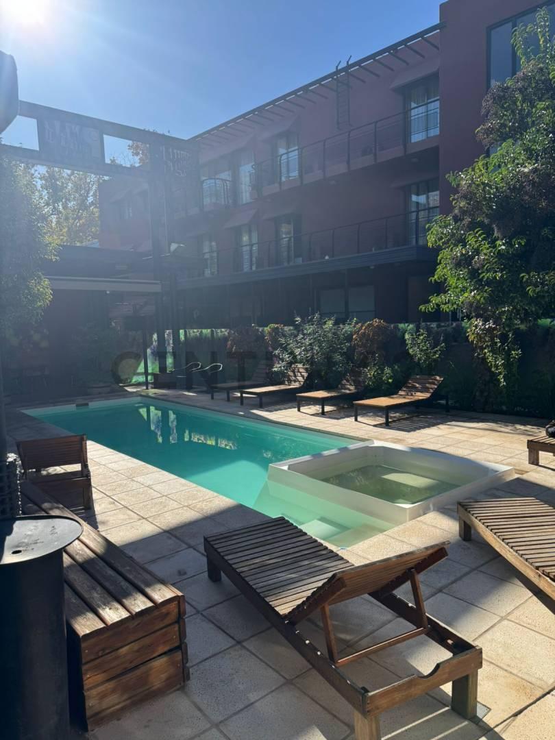 Foto de VENTA DE HOTEL + 6 LOCALES COMERCIALES EN CHACRAS DE CORIA, imagen 1