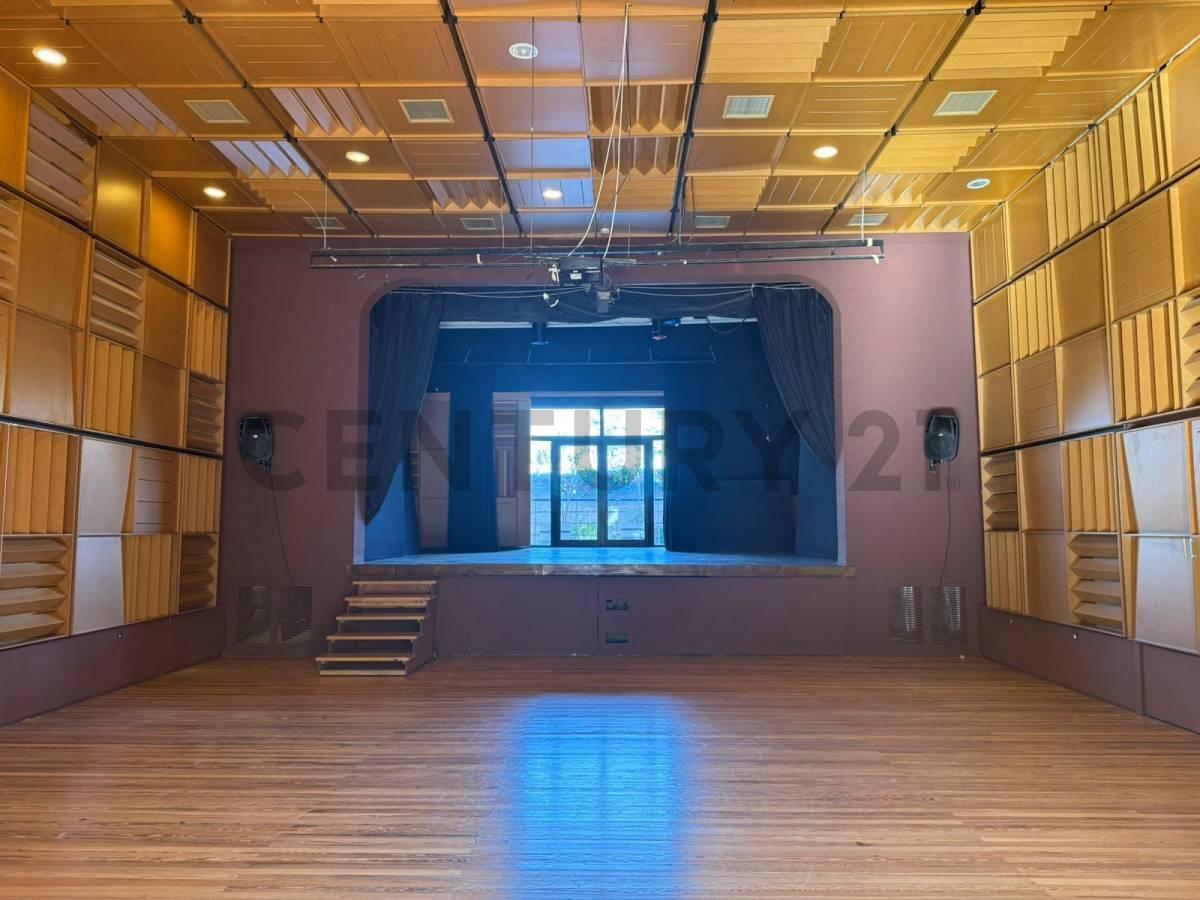 Foto de VENTA DE HOTEL + 6 LOCALES COMERCIALES EN CHACRAS DE CORIA, imagen 4
