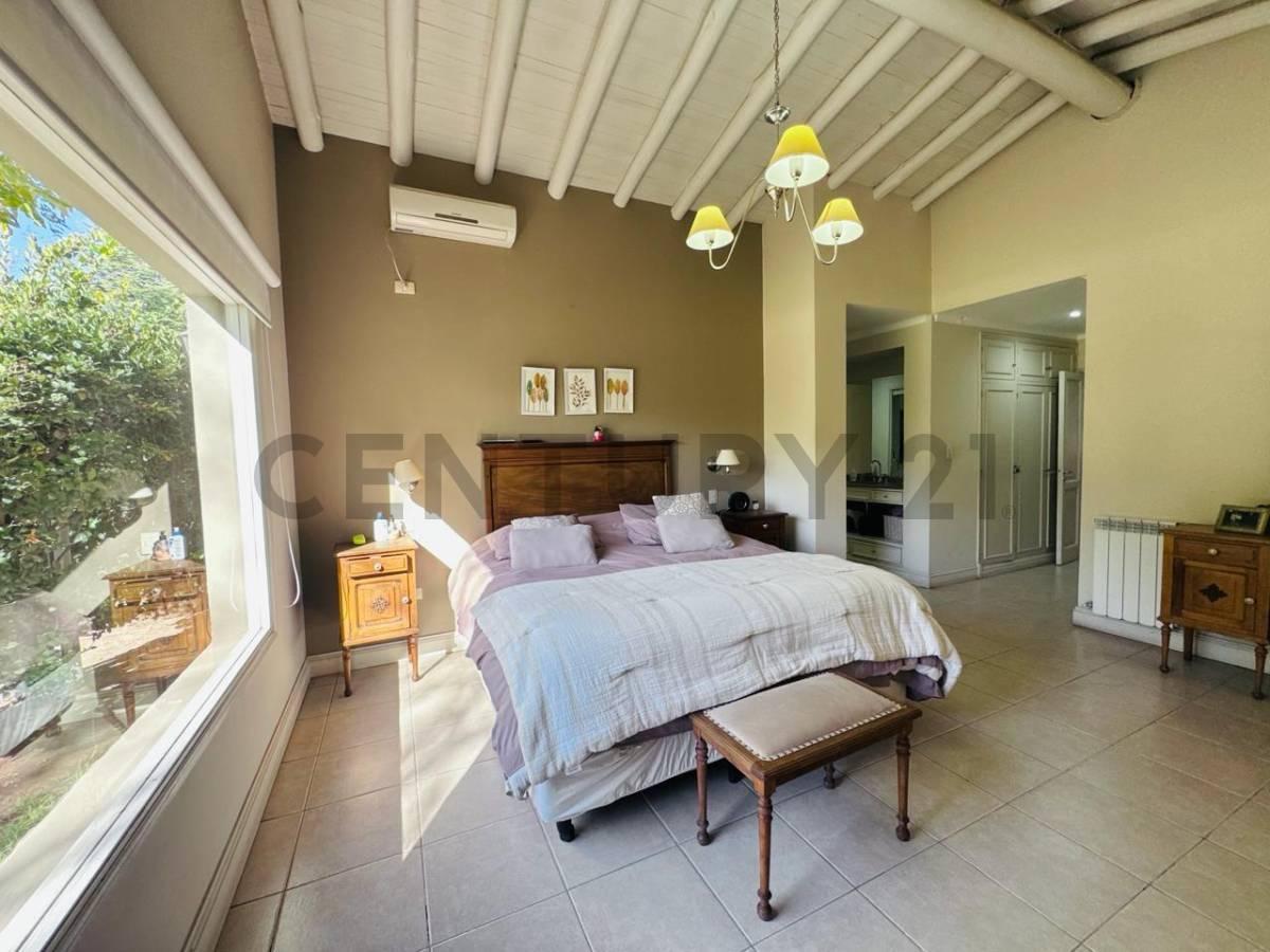 Foto de HERMOSA CASA EN CHACRAS DE CORIA, imagen 1