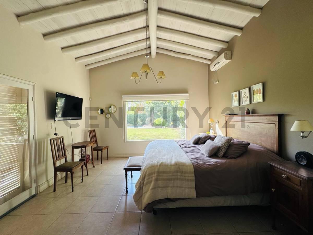 Foto de HERMOSA CASA EN CHACRAS DE CORIA, imagen 2