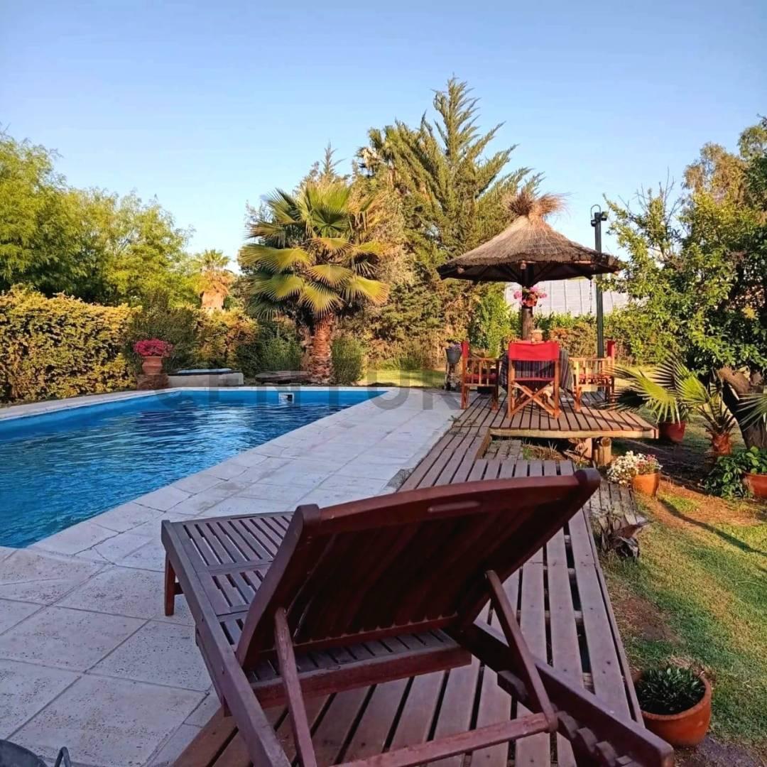 Foto de Quinta en venta en Rodeo del Medio – 2.200 m², piscina y amplio parque, imagen 3