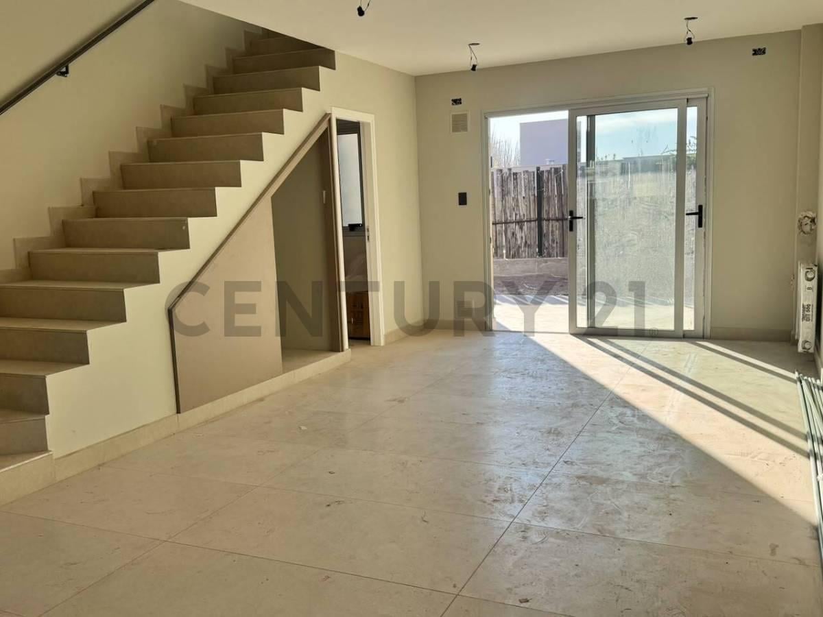 Foto de VENTA DE DUPLEX-VILLA CECILIA, imagen 2