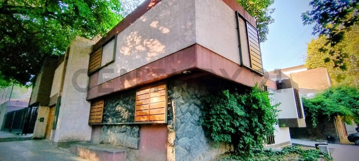 Foto de Century 21 López vende casa esquina de dos plantas en ciudad de Mendoza, imagen 3