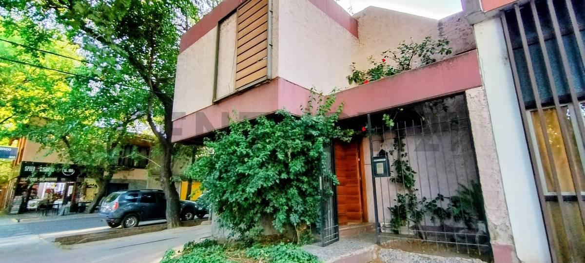 Foto de Century 21 López vende casa esquina de dos plantas en ciudad de Mendoza, imagen 1