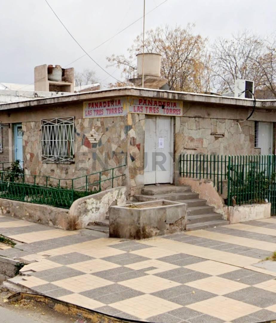 Foto de CENTURY 21 LÓPEZ VENDE CASA CON 2 SALONES COMERCIALES, imagen 1
