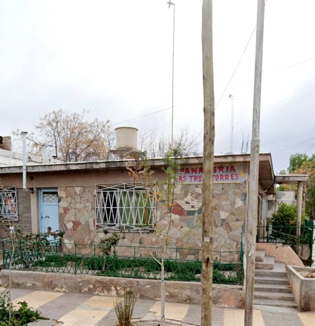Foto de CENTURY 21 LÓPEZ VENDE CASA CON 2 SALONES COMERCIALES, imagen 3