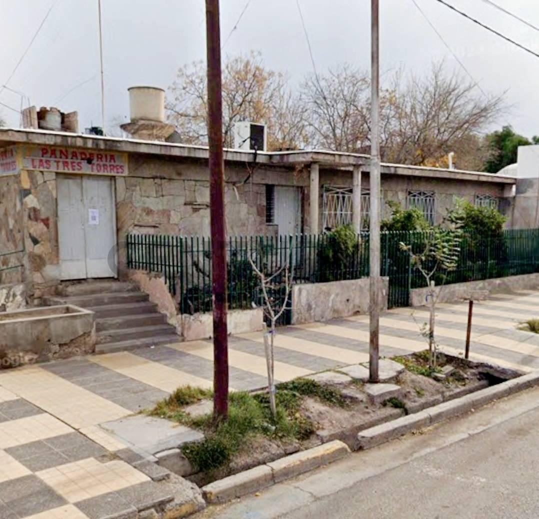 Foto de CENTURY 21 LÓPEZ VENDE CASA CON 2 SALONES COMERCIALES, imagen 5