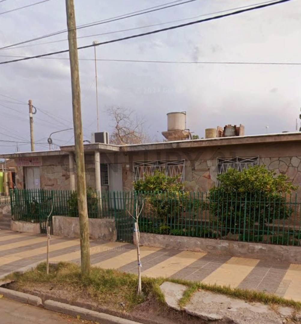 Foto de CENTURY 21 LÓPEZ VENDE CASA CON 2 SALONES COMERCIALES, imagen 4
