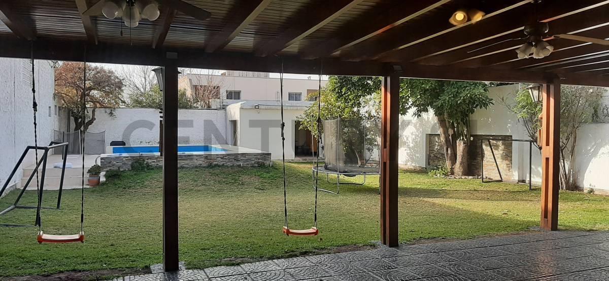 Foto de SE VENDE AMPLIA Y HERMOSA PROPIEDAD EN GODOY CRUZ CON DEPARTAMENTO EN, imagen 1