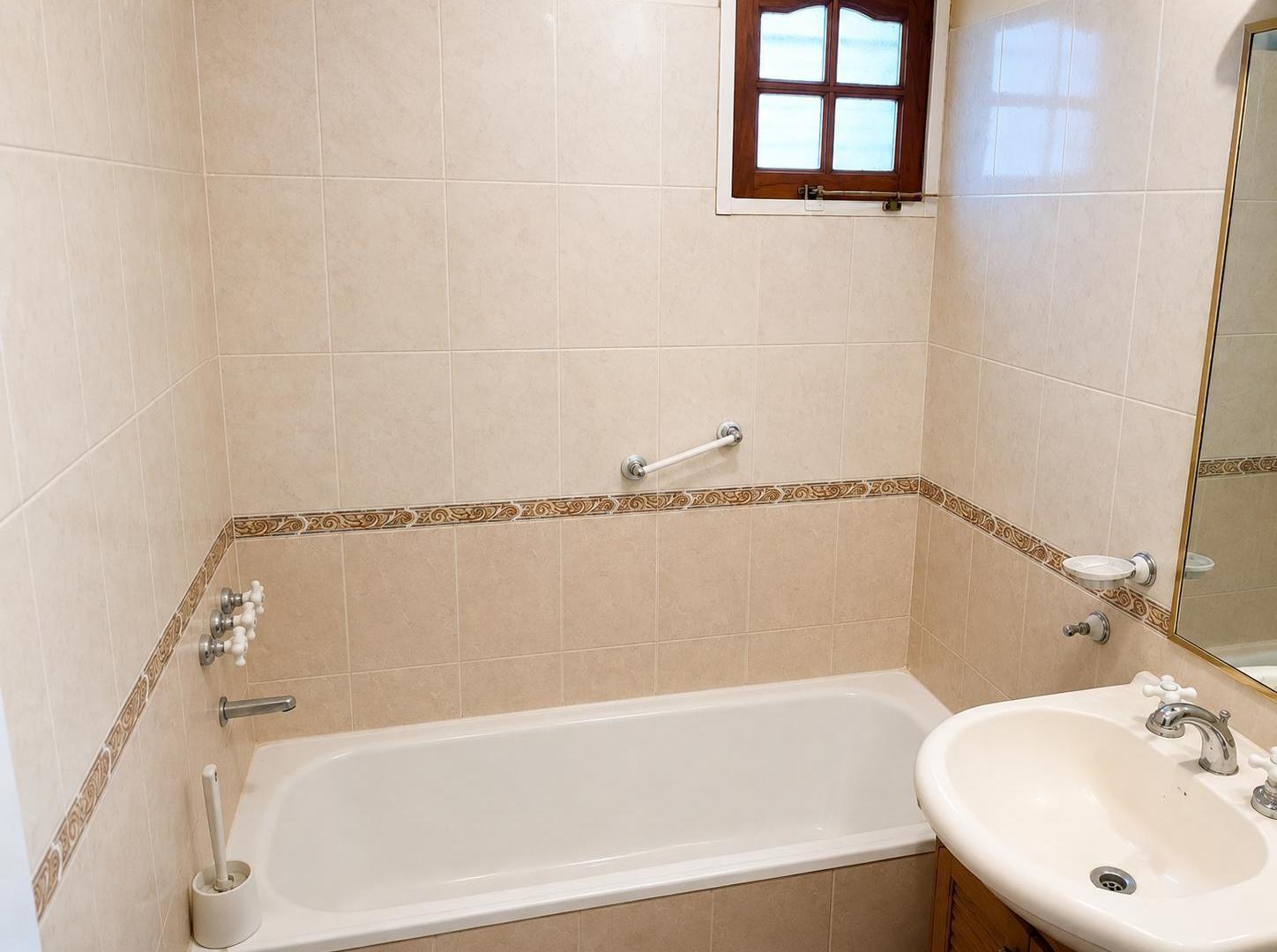 Foto de ALQUILER Casa 3 dorm. Santa Genoveva, imagen 2