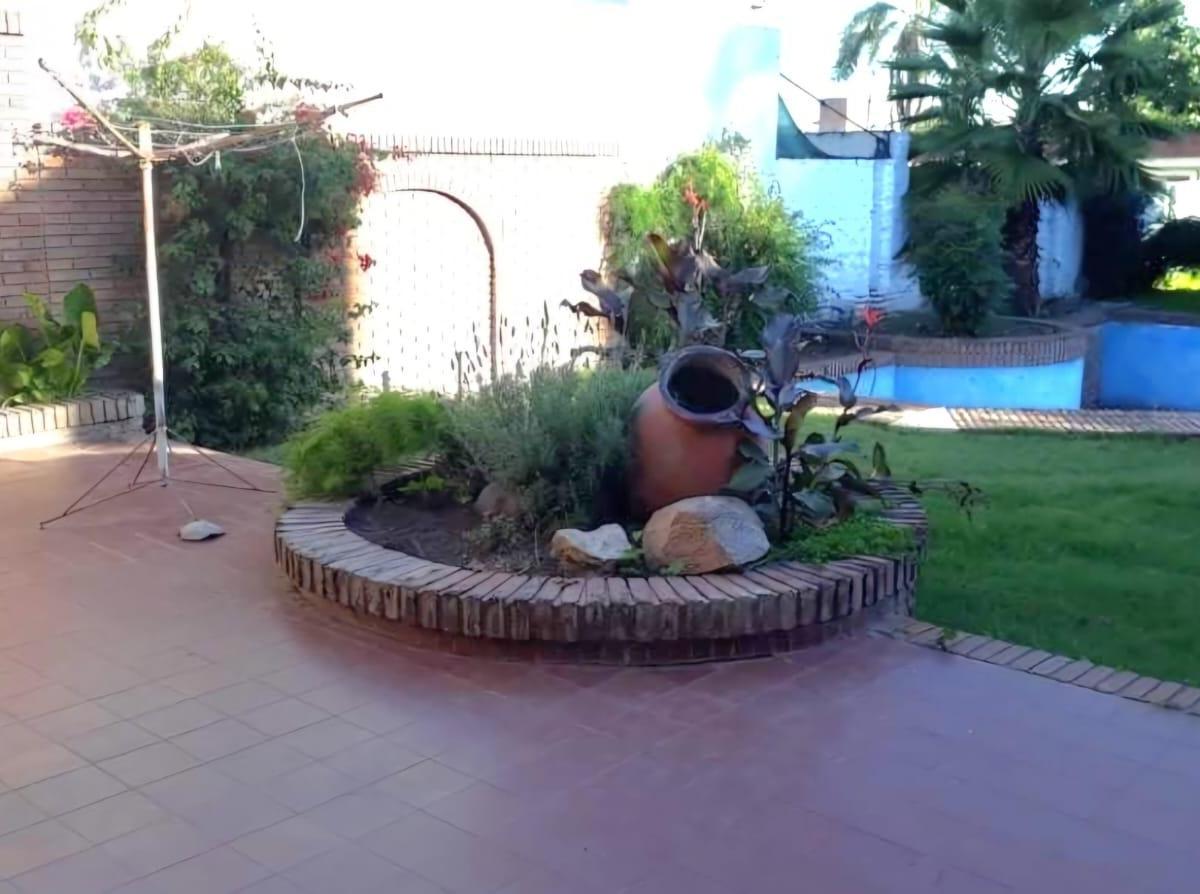 Hermosa Casa de Dos Plantas en Barrio Villa Centenario Patio Garage Pileta 2