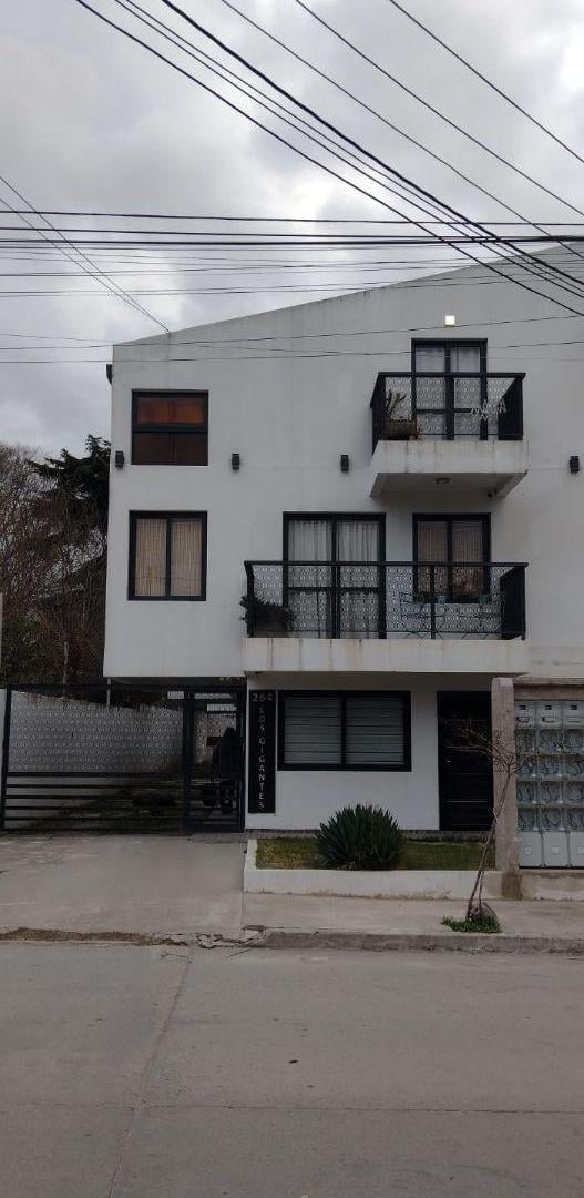ALQUILER VILLA CARLOS PAZ DPTO TIPO LOFT AMOBLADO CON COCHERA A UNA CUADRA AV CARCANO