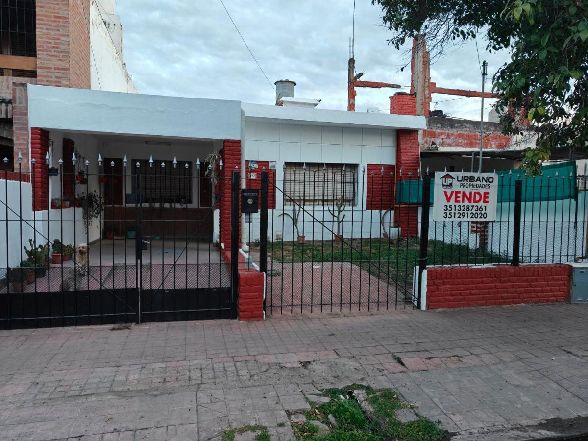 Foto de B° JARDIN PROPIEDAD EN VENTA 4 DORMITORIOS COCHERA EN EXCELENTE, imagen 1
