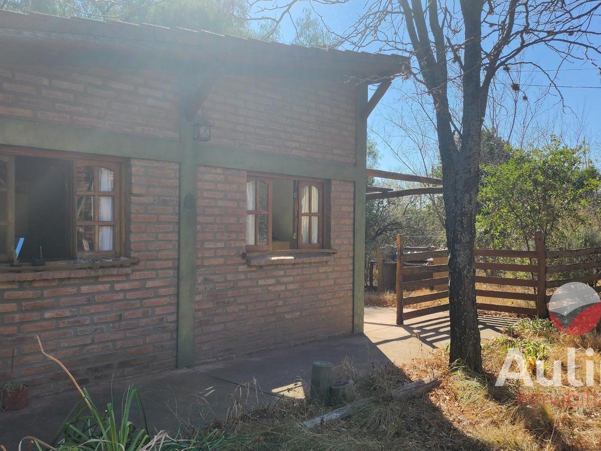Dos Casas en Venta en Piedra Blanca, Merlo 1