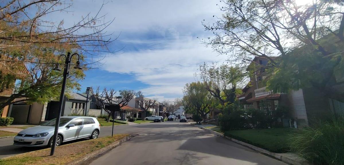 Se Vende Casa en Barrio Escorial 4