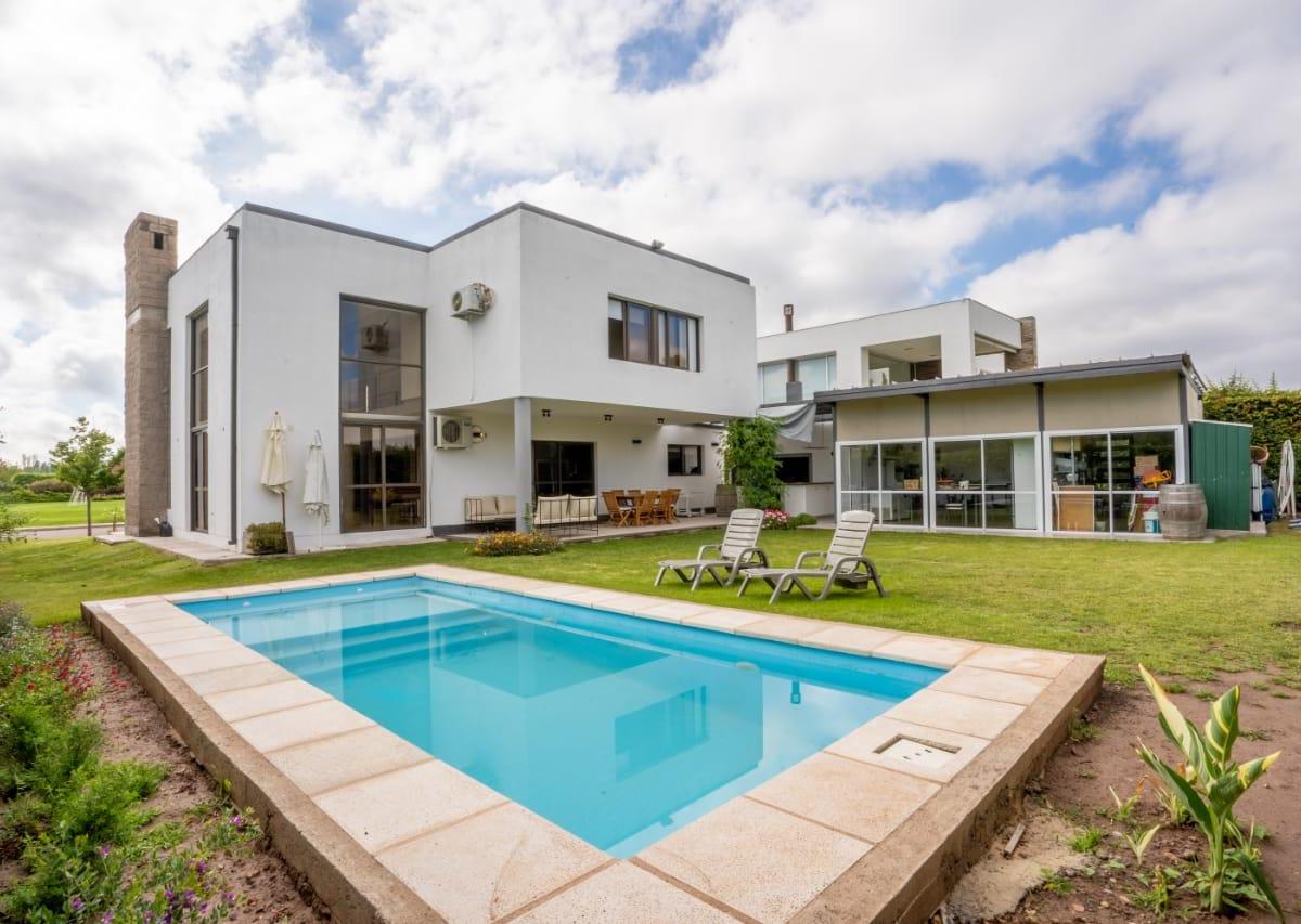Hermosa Casa en Barrio Privado Pueyrredón - Luján de Cuyo, Mendoza 1