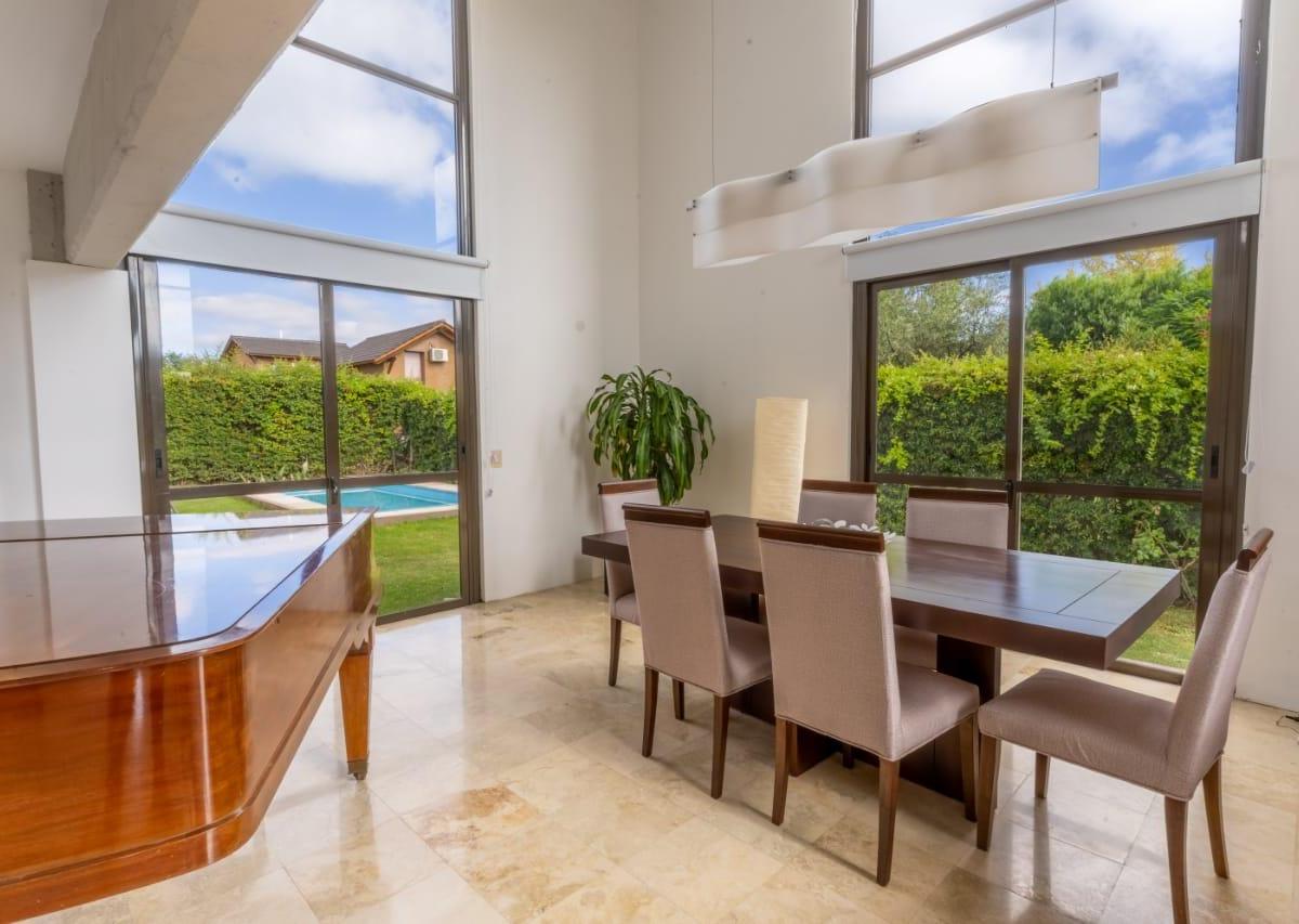 Hermosa Casa en Barrio Privado Pueyrredón - Luján de Cuyo, Mendoza 2