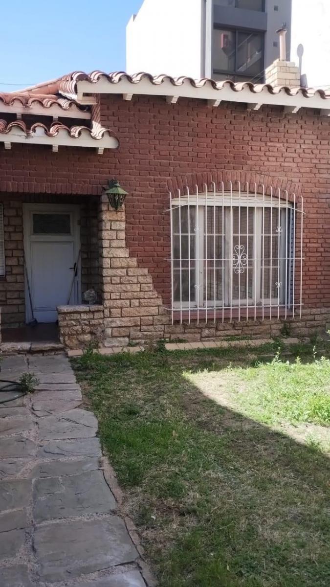 Se Vende Casa Estilo Chalet – Frente Al Parque General San Martín – Quinta Secci 3