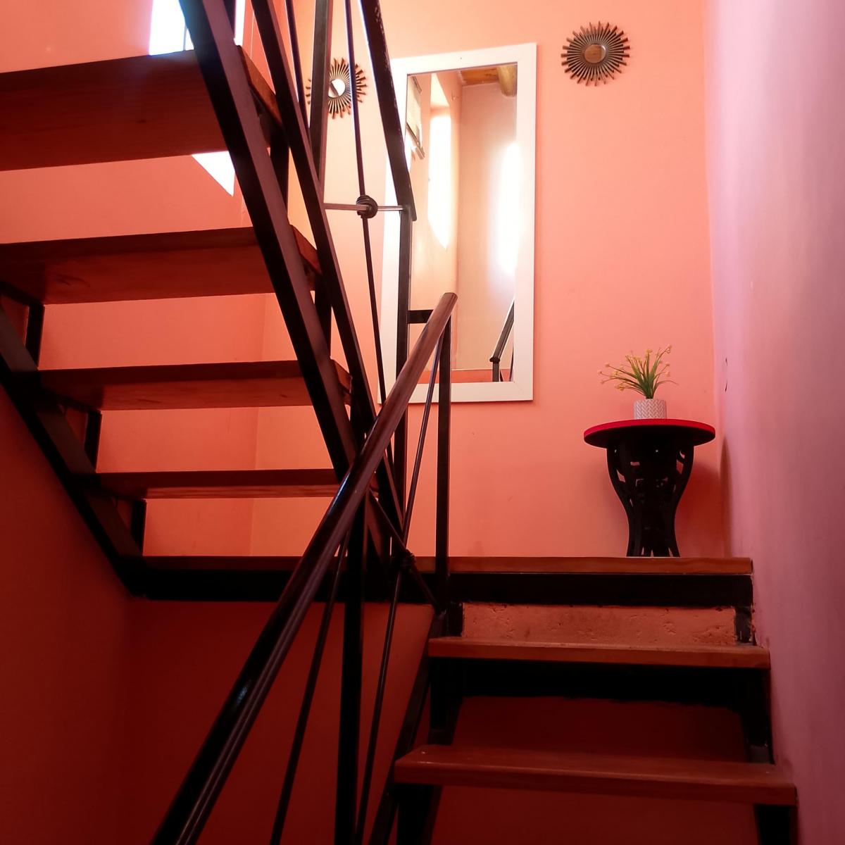 Casa de 2 Plantas en Barrio Semiprivado Los Corralitos: Comodidad, Privacidad y 1