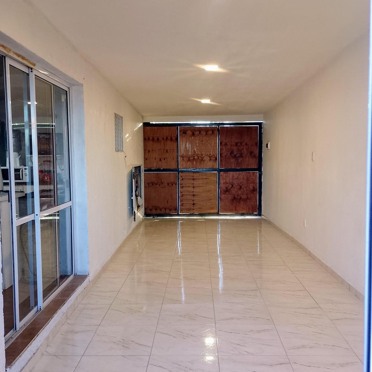 Casa de 2 Plantas en Barrio Semiprivado Los Corralitos: Comodidad, Privacidad y 3