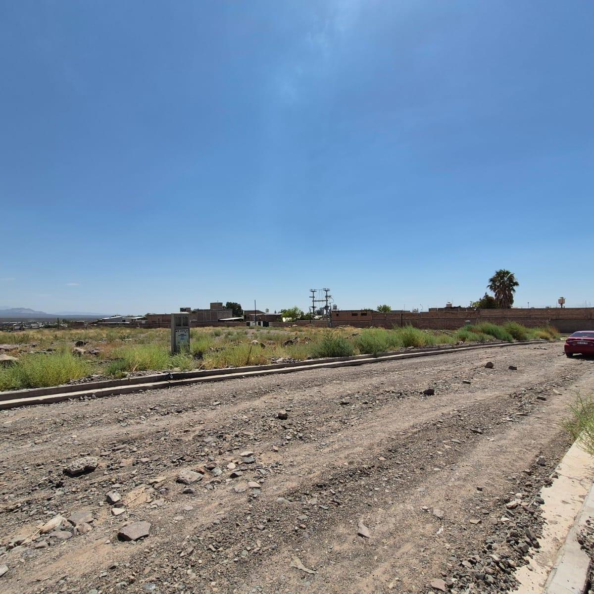 Terreno de 420 m² en Barrio La Bastilla - Ideal Para Proyecto de Construcción 2
