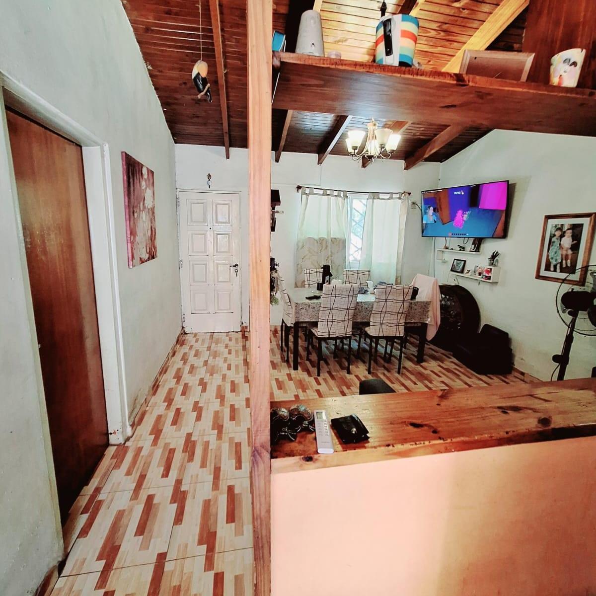 ¡Amplia y Luminosa Casa en Guaymallén! Ideal Para Tu Familia 2