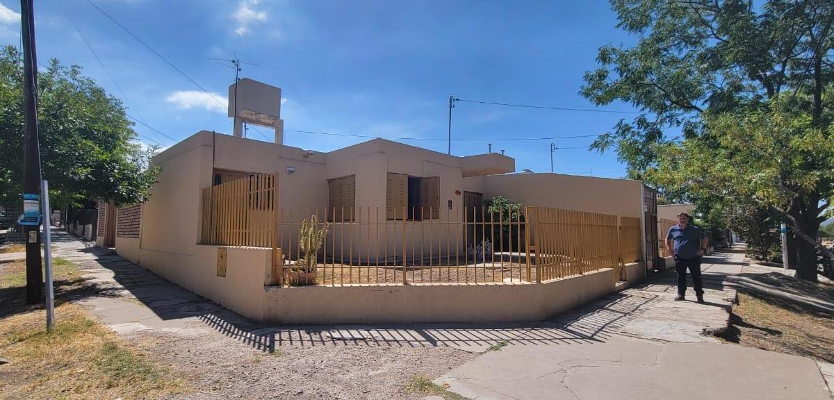Casa en Venta Casa en Esquina con Gran Potencial – Challao, Barrio Municipal 1