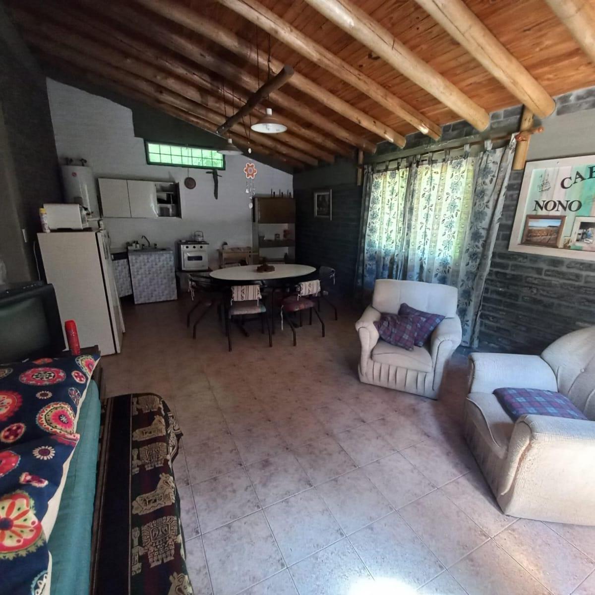 Casa en La Montaña con Amplio Terreno y Vista a La Quebrada de Los Berros 1
