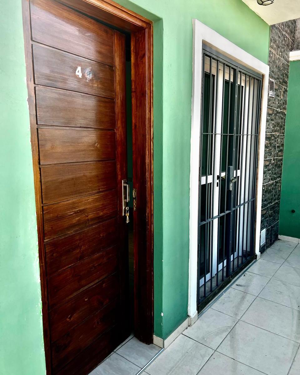 Hermoso Departamento de 2 Dorm. con Cochera en Complejo Cerrado 5