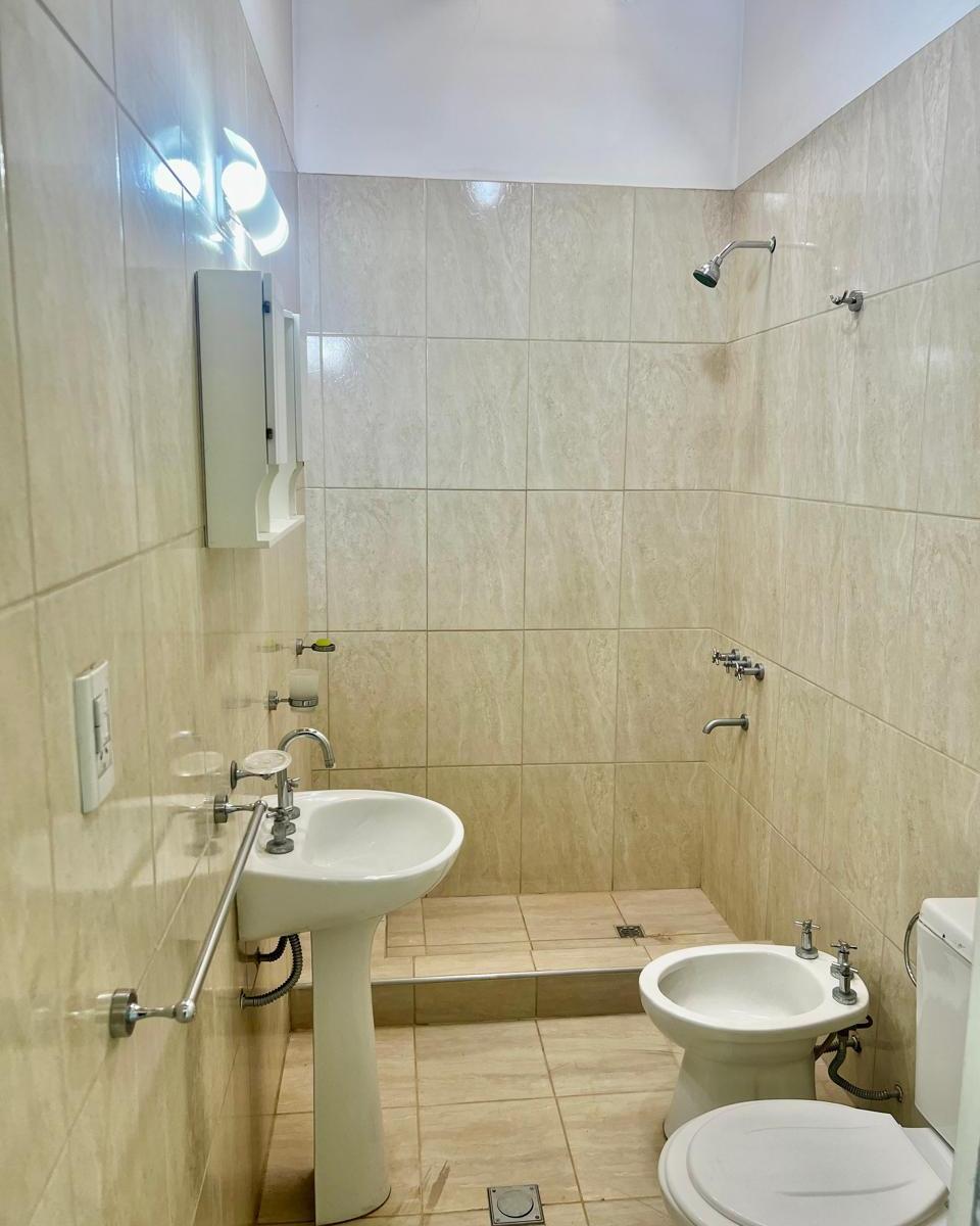 Hermoso Departamento de 2 Dorm. con Cochera en Complejo Cerrado 3