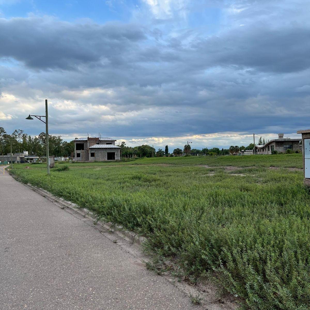 Lote de 300 m² en El Exclusivo Barrio Náutico Nautilus Country 1