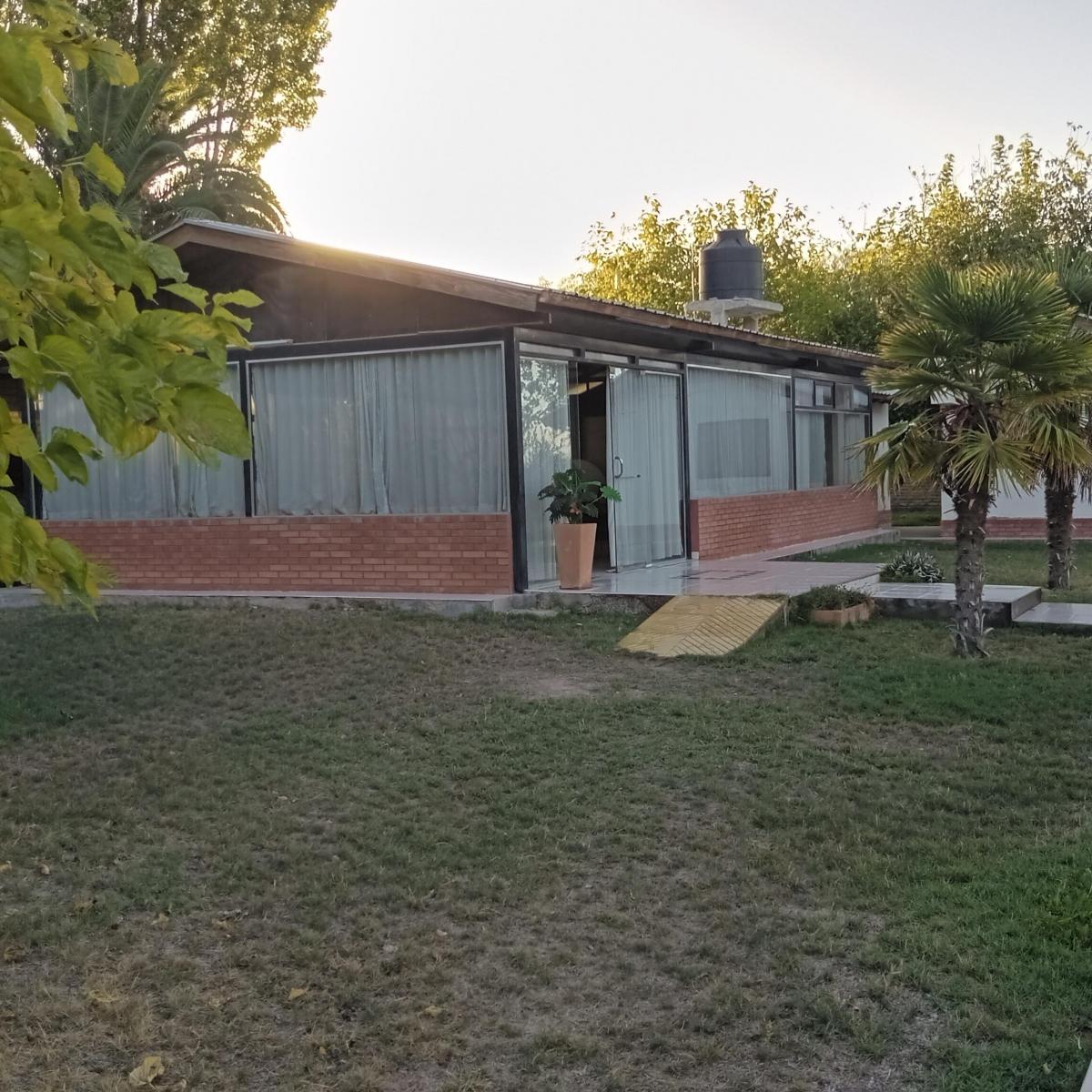 Salón de Fiesta Para 70 Personas con Amplio Parquizado y Cocina Equipada 4