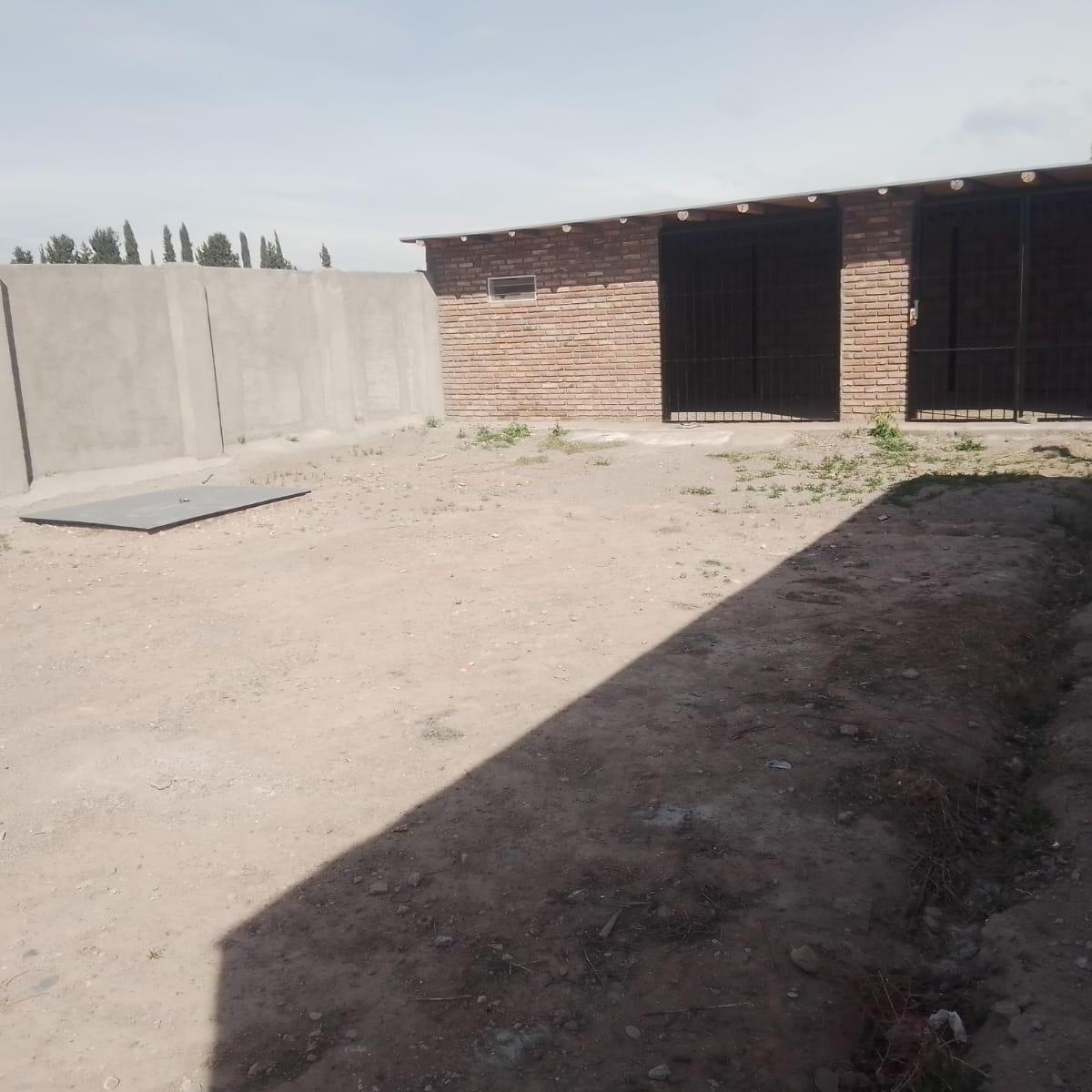 Lote con Construcción de Monoambiente/quincho en Condominio Cerrado 5