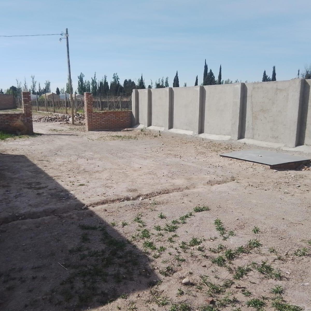 Lote con Construcción de Monoambiente/quincho en Condominio Cerrado 4