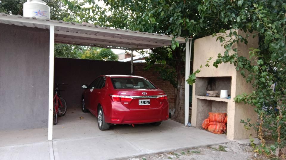 ¡Gran Oportunidad! Casa con 2 Departamentos y Amplio Lote de 4950 m² en Fray Lui 5