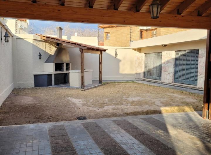 Hermosa casa en alquiler Alto Dorrego 4