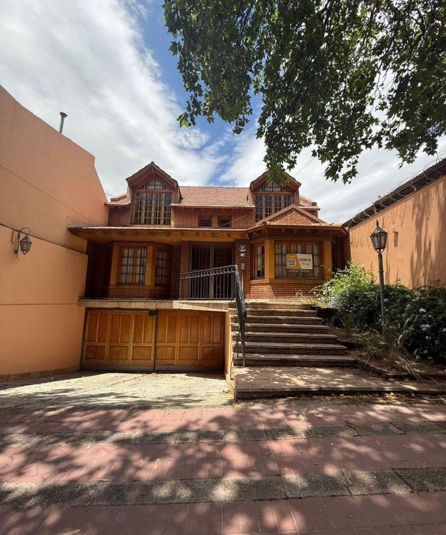 Foto de Casa con 5 dormitorios de 310 m² en venta en Sexta Sección, imagen 2