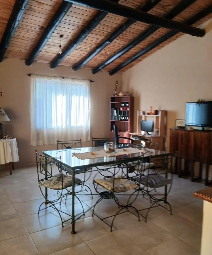 Casa de 180 m² con 3 Dorm. en Venta en El Challao 4