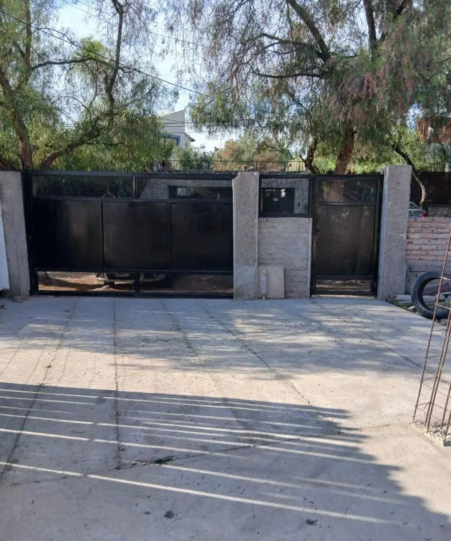 Casa de 180 m² con 3 Dorm. en Venta en El Challao 2
