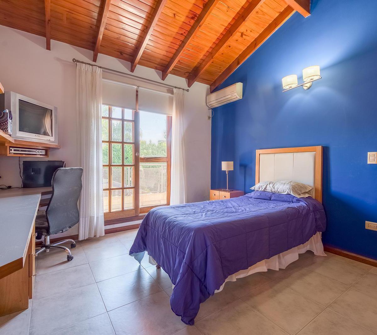 Venta Casa 15 Años con Pileta Quincho y Parque en Quilmes Apto Credito Permuta 5