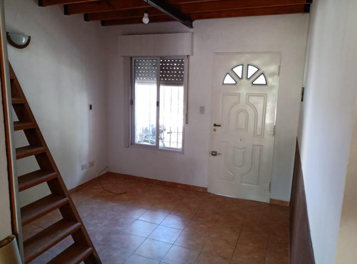 VENTA CASA 4 AMBIENTES CON COCHERA Y PATIO MORENO 4