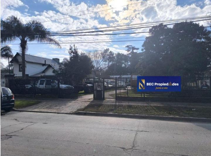 VENTA SEIS AMBIENTES  MULTIFAMILIAR AMPLIO TERRENO IDEAL INVERSOR  SAN MIGUEL 4