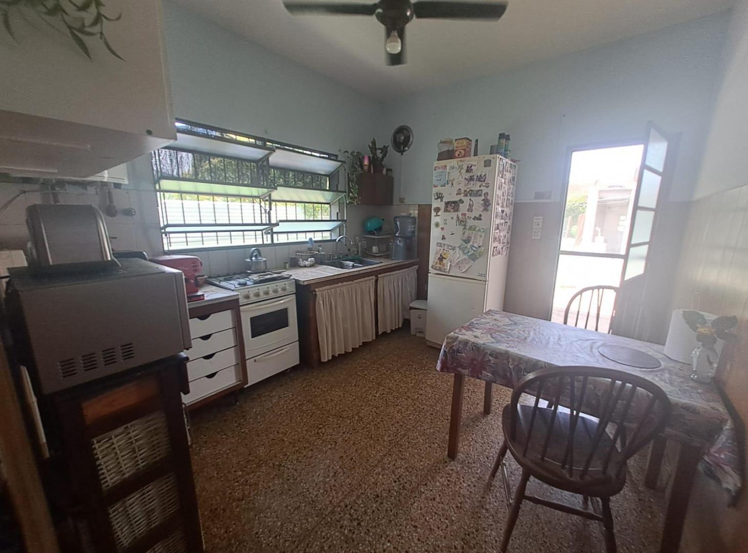 Foto de VENTA PH 2 CASAS 1 LOCAL ESCOBAR CENTRO PARRILLA PILETA JARDIN QUINCHO, imagen 3