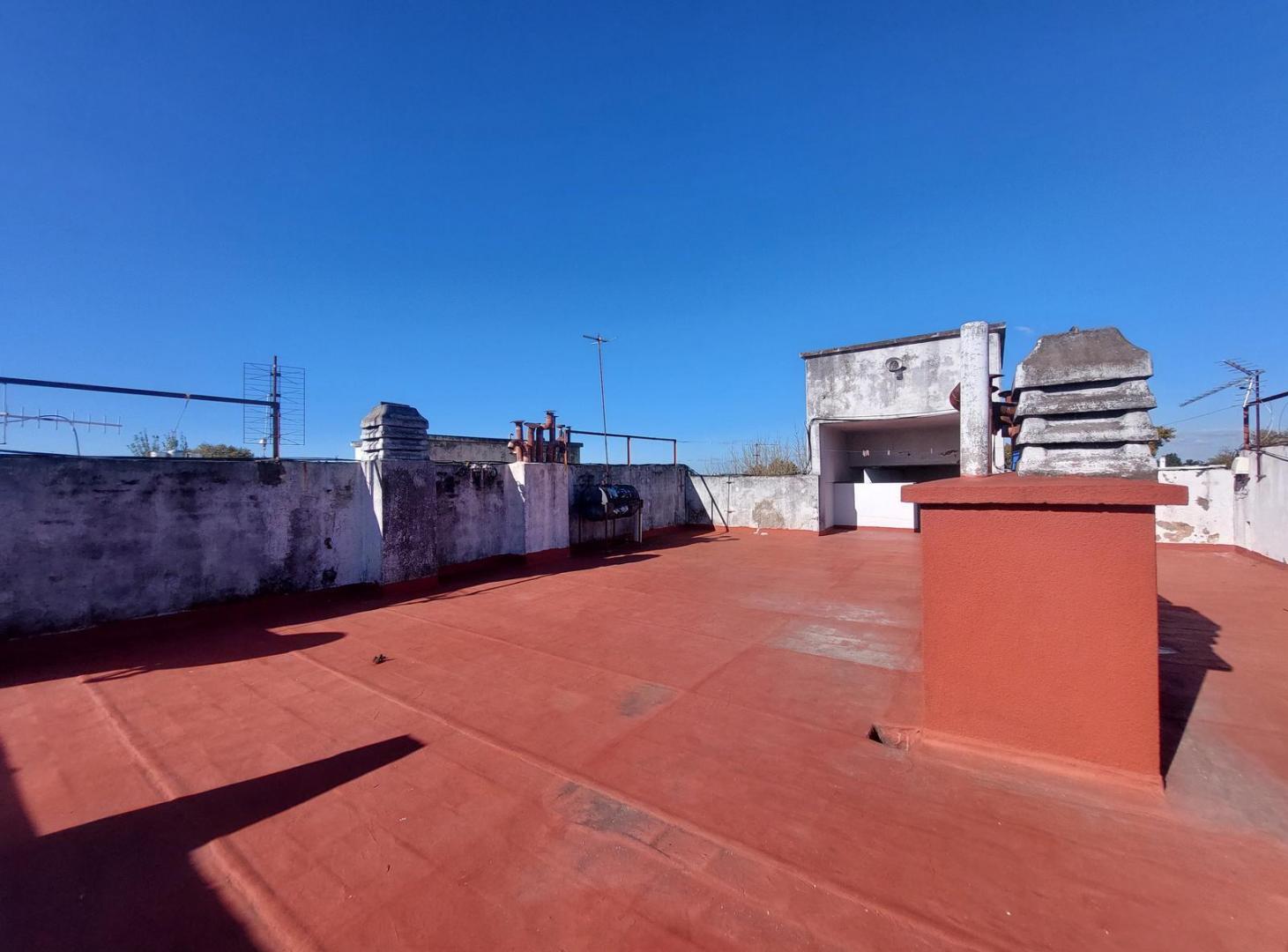 VENTA DEPARTAMENTO 2 AMBIENTES CENTRO BALLESTER 3P CON BALCON O.FRENTE TERRAZA APTO CREDITO PERMUTA