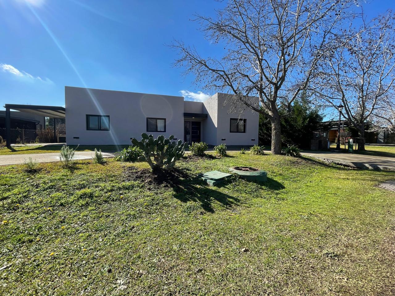 VENTA CASA 4 AMBIENTES LOTE INTERNO B. PRIVADO CARDALES VILLAGE BAJAS EXPENSAS APTO CREDITO