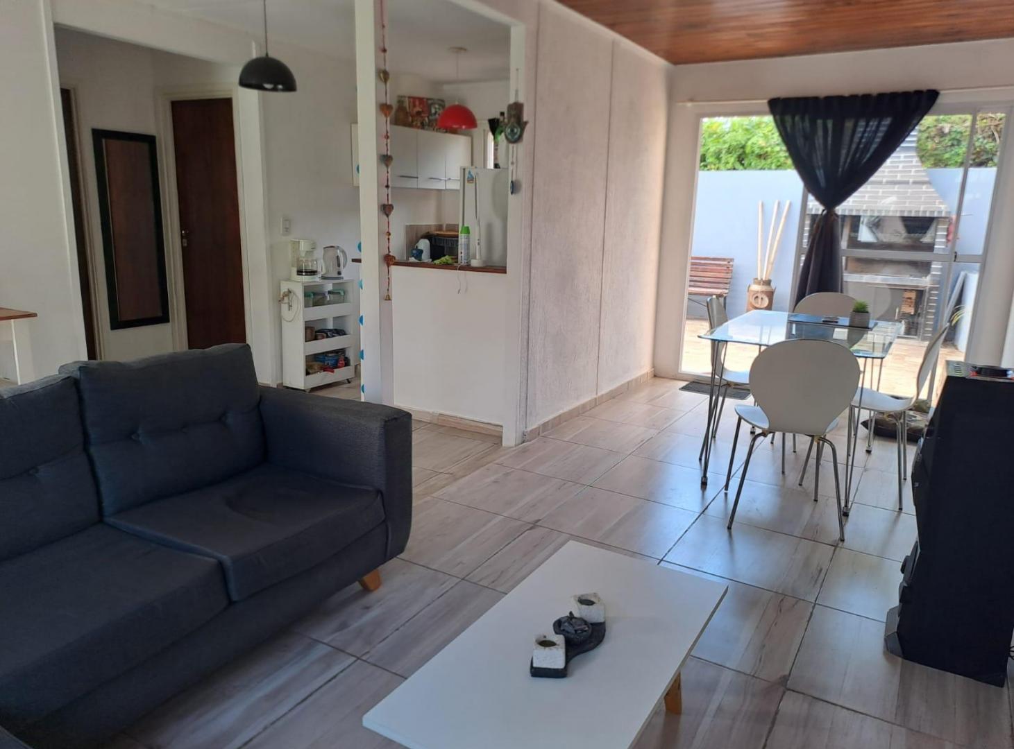Foto de VENTA CASA LUMINOSA 2 HABITACIONES EN BARRIO CERRADO COUNTRY RODA, imagen 2